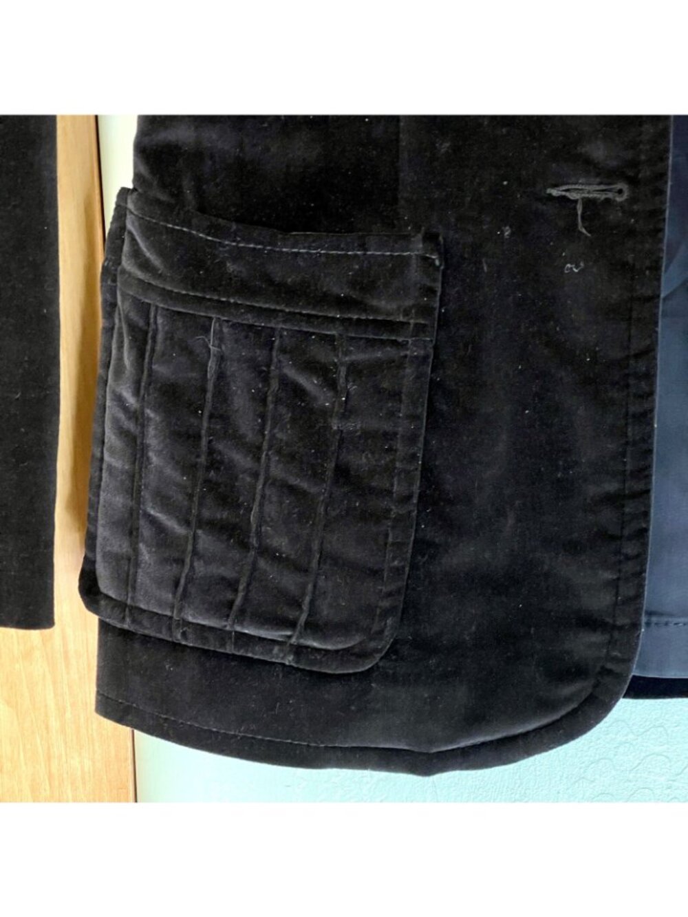Black Velvet Women's Jacket Size 8 Vintage 1970s made by College Town - Picture 4 of 7